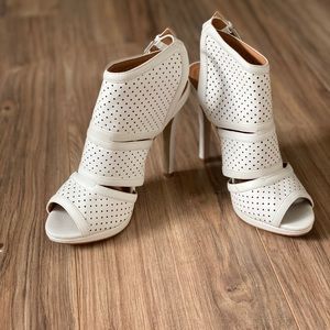 EUC Izabella Rue Heels